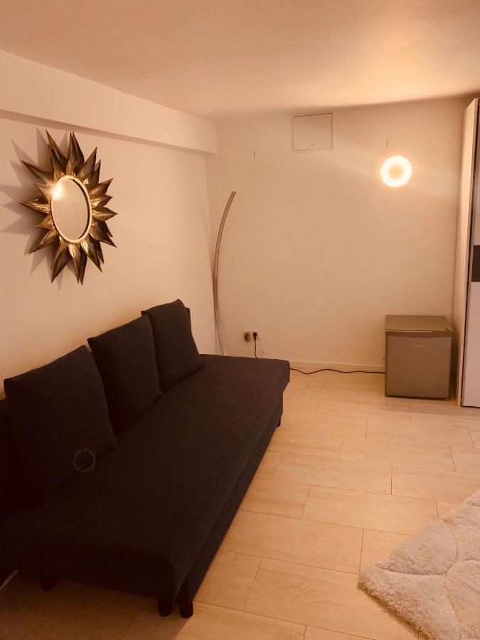 Souterrain Zimmer Mit Separatem Eingang Und Bad Dusseldorf Exterior photo