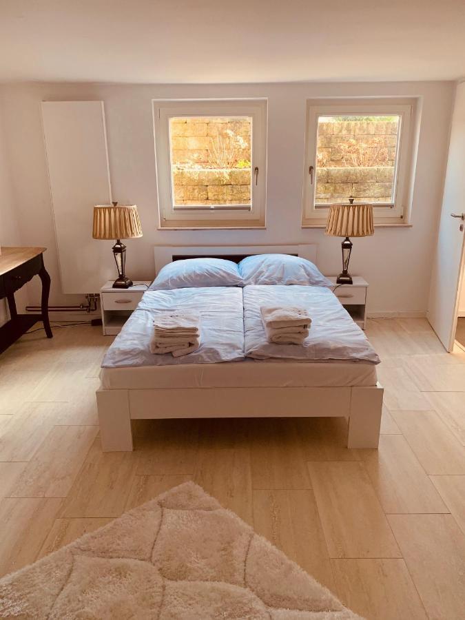 Souterrain Zimmer Mit Separatem Eingang Und Bad Dusseldorf Exterior photo